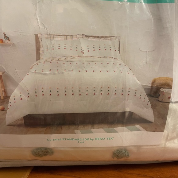 Pon- Pom Comforter Set - Picture 4 of 6